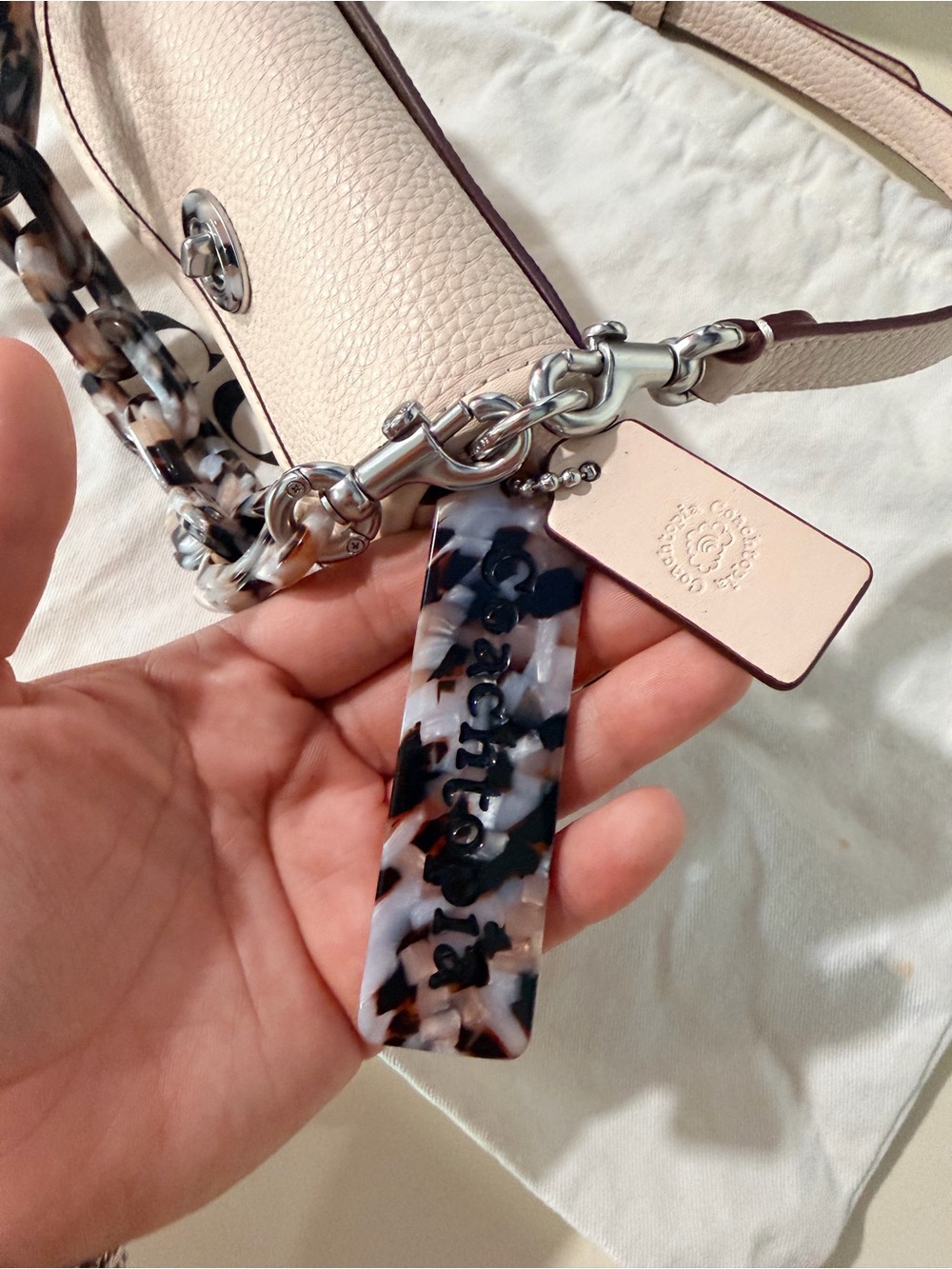 Coach mini wavy dinky Cream Pebble Leather Shoulder Bag with Tortoiseshell Link - Picture 3 of 15